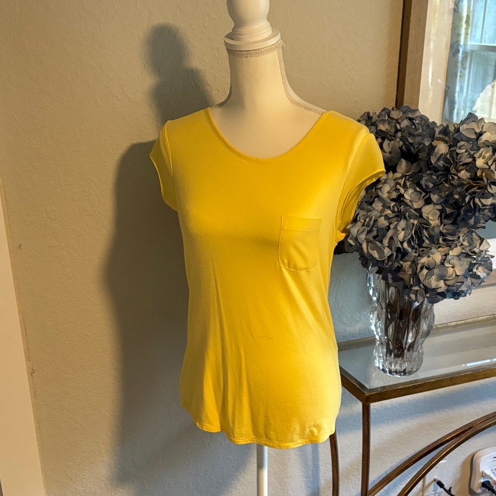 Premise studio short sleeve yellow T-shirt
